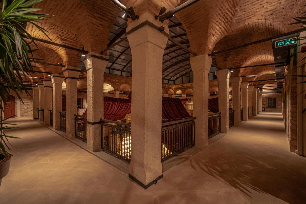 Han 1772 Hotel Stambuł Zewnętrze zdjęcie The interior of the restored Al-Jalsa Theatre