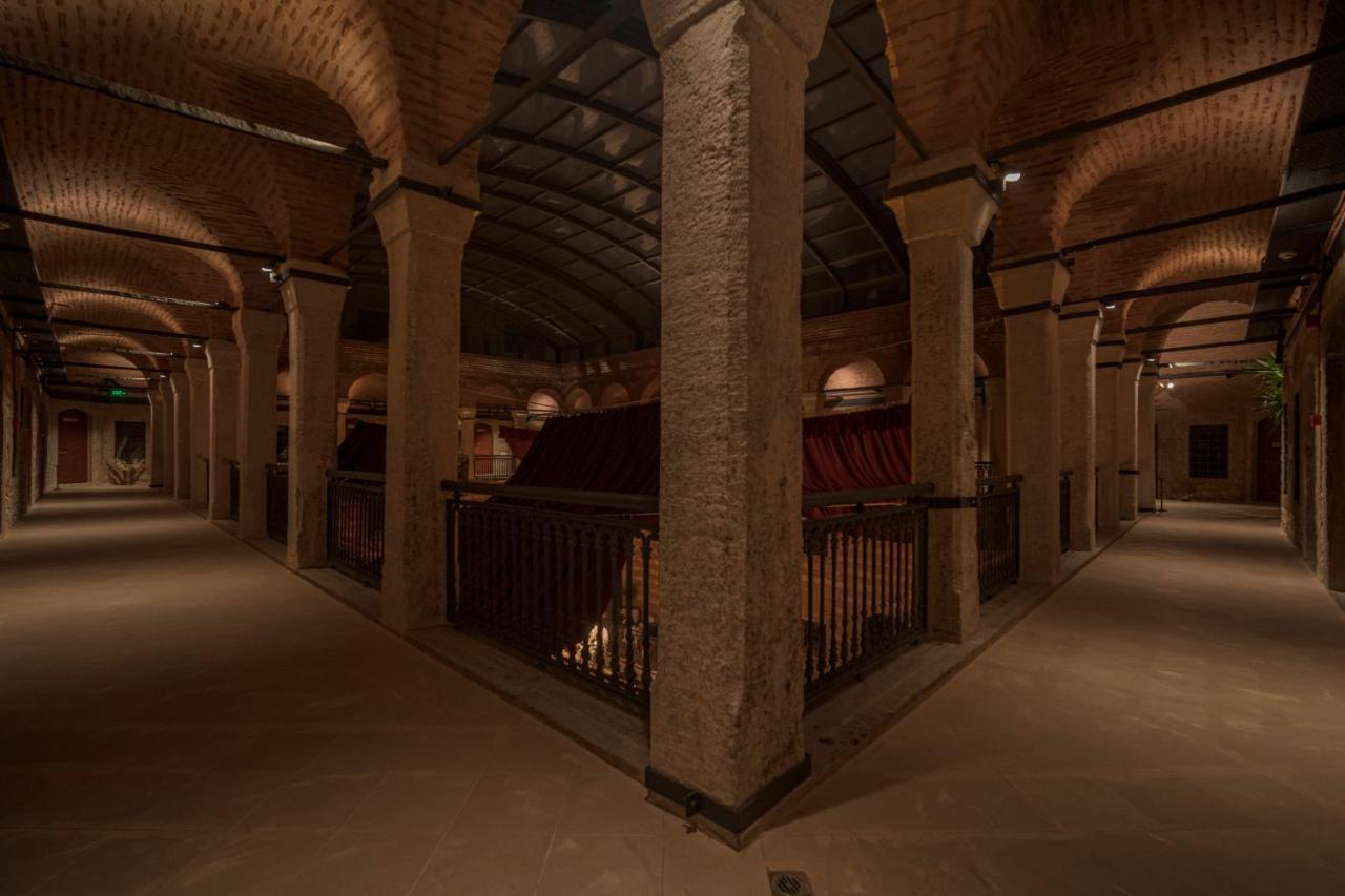 Han 1772 Hotel Stambuł Zewnętrze zdjęcie The interior of the Basilica Cistern